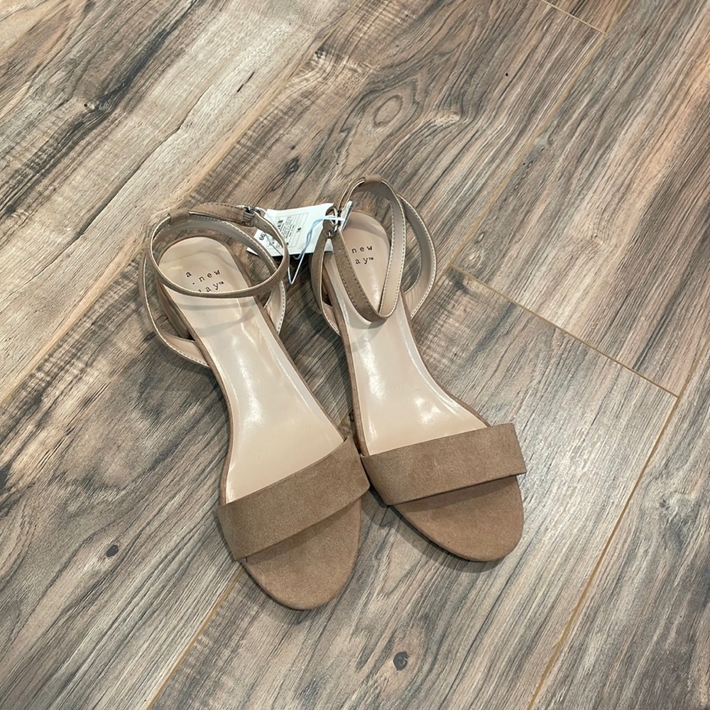 NWT strapped sandal